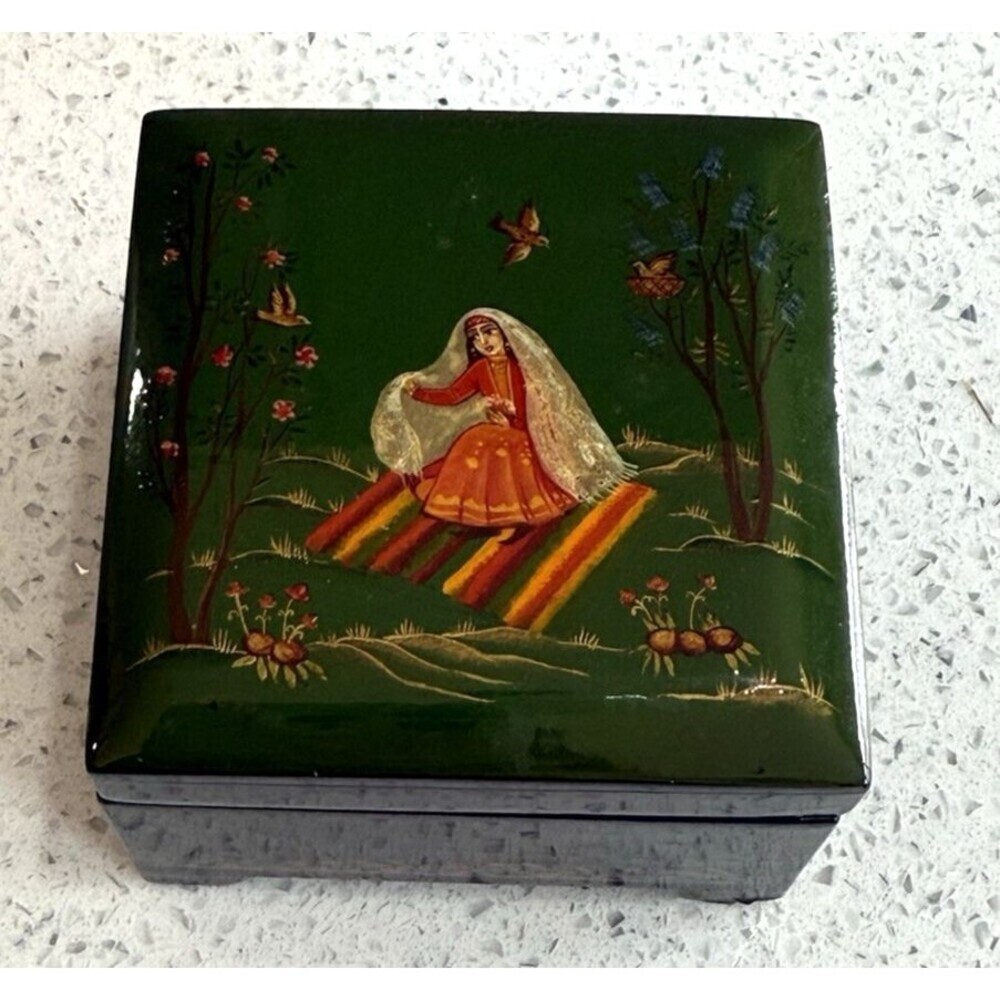 Russian Lacquer Jewelry Box Beautiful Hand Painted Design Made in Russia